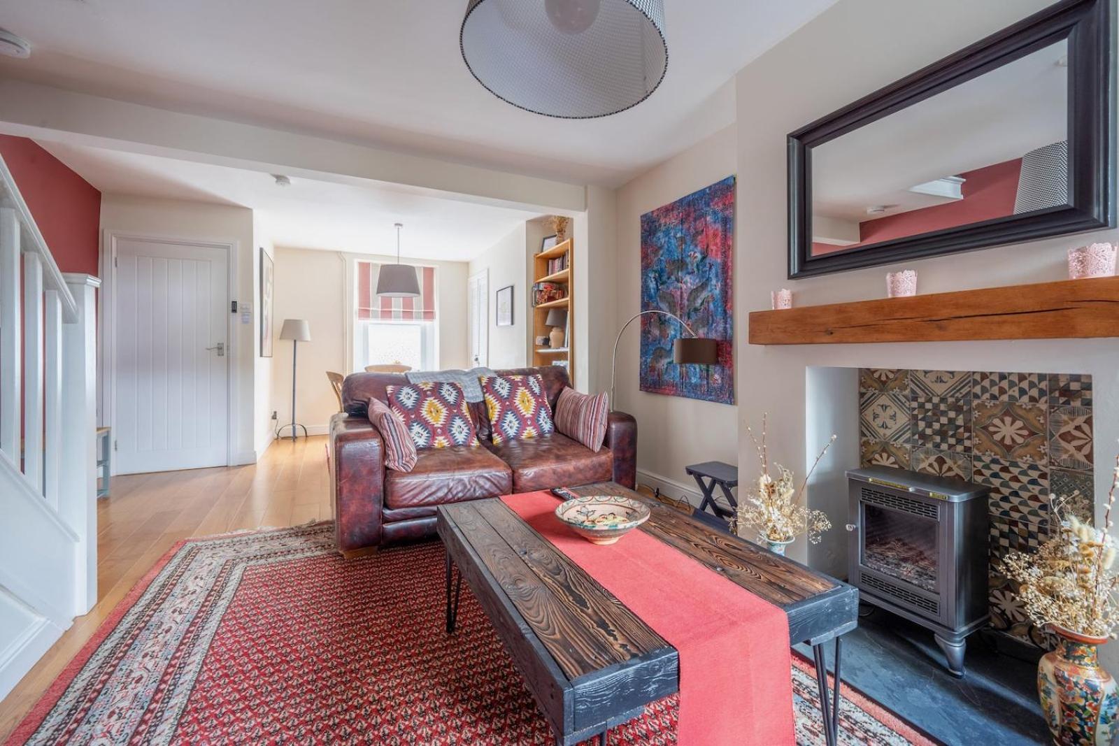 Chic 2-Bedroom Townhouse In Vibrant アバーガベニー エクステリア 写真